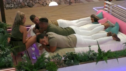Can A 'Love Island' Man Pull Off White Jeans?