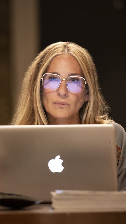 Carrie Bradshaw's Glasses In The Reboot Are Chic (& Expensive)
